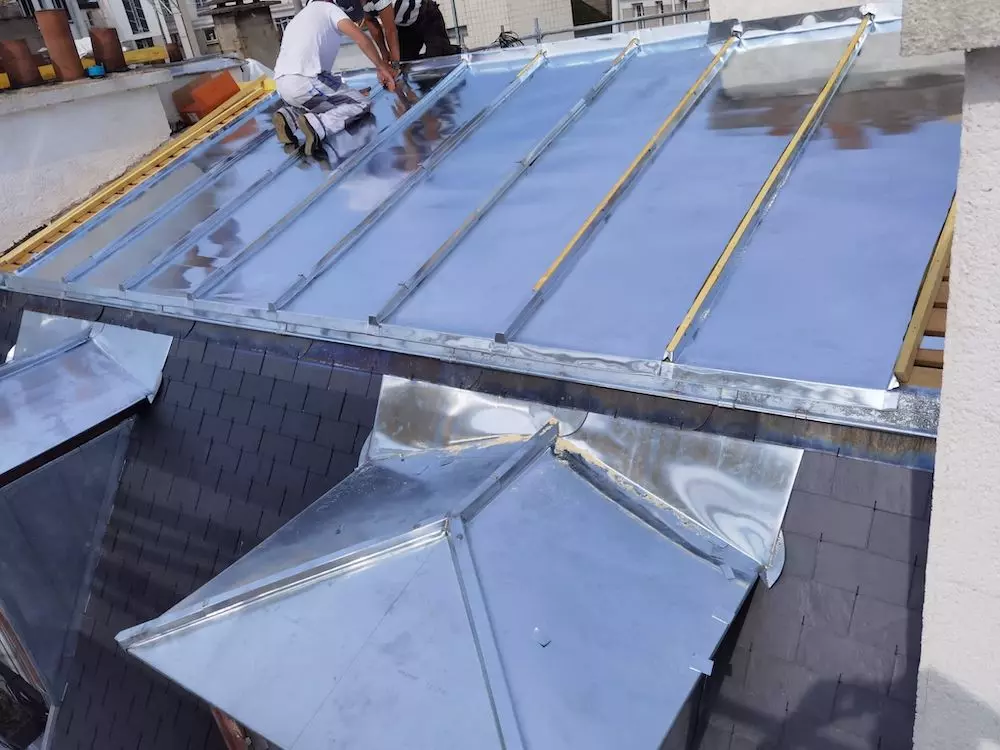 installation de toiture en zinc