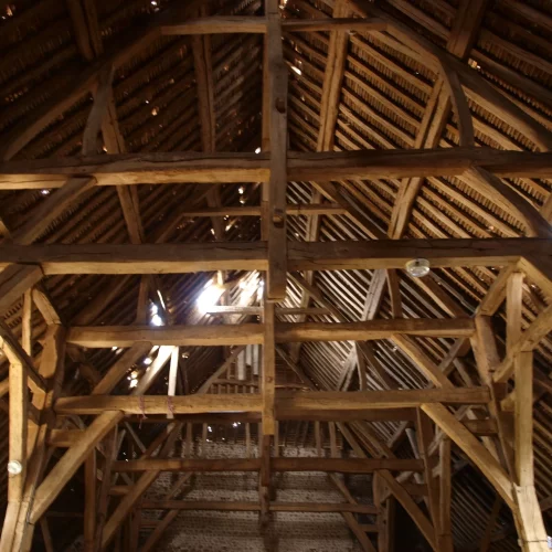 restauration vieille charpente château