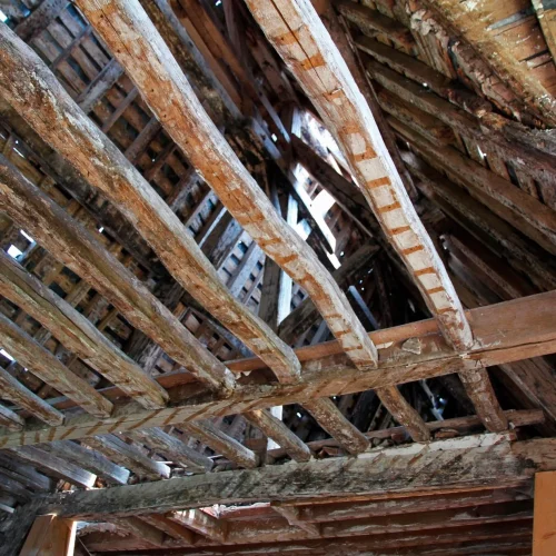 restauration vieille charpente
